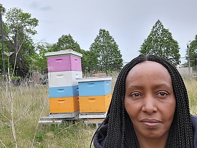 Beatrice - Checking hives 5-23-21.jpg - Beatrice Kamau image